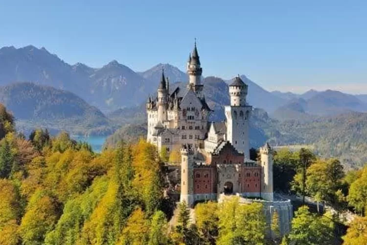 Eurographics Locations & Buildings* - Neuschwanstien Castle - 1000 Piece Jigsaw Puzzle